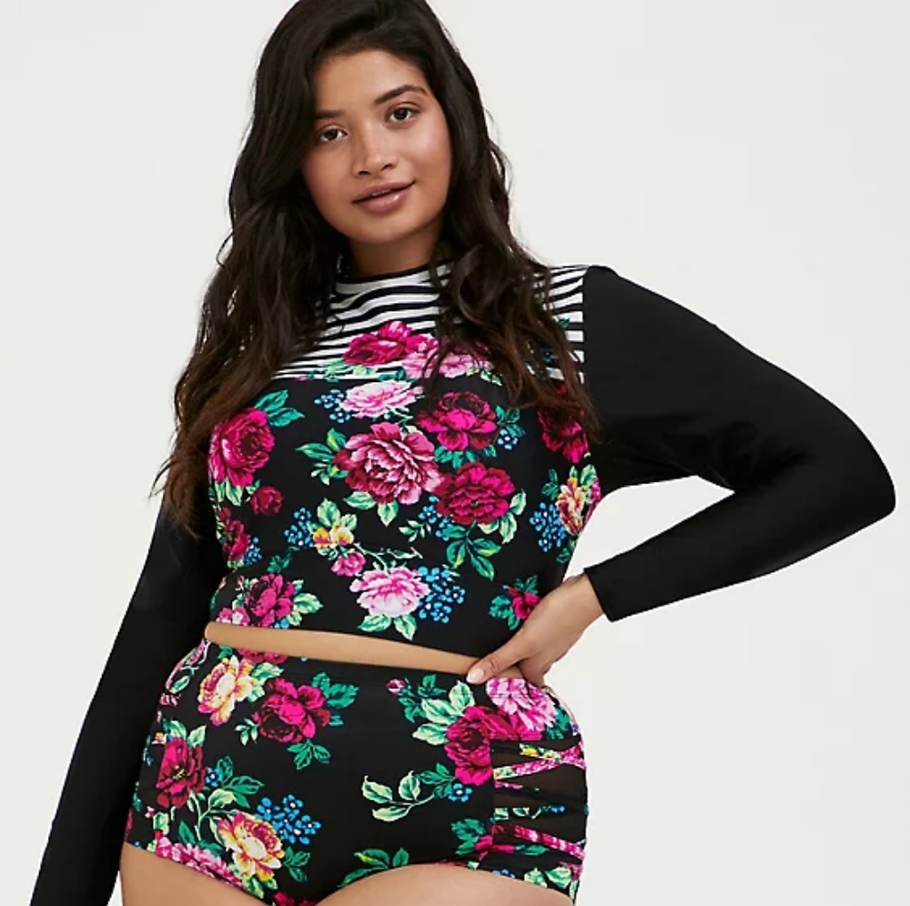 NWT Torrid Long Sleeve Cropped Rash Guard